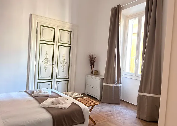 Vicolo Doria * Roma